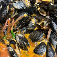 Miesmuscheln in Tomatensoße (auf Reservierung)